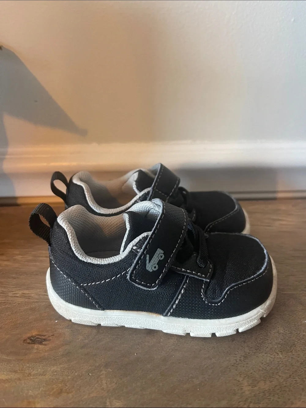 See Kai Run Black Sneakers Size 5